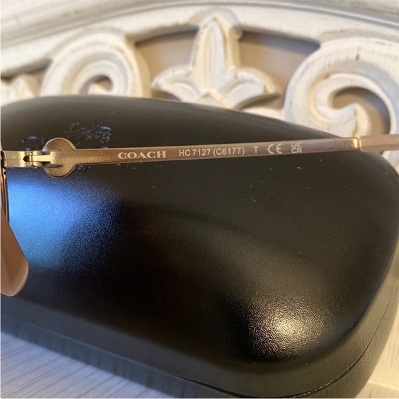 Coach Aviator 56mm Gold Sunglasses Brand New w/Tag Case & Cloth - Picture 9 of 13